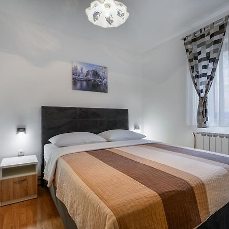 House Elena - Apartment-4 波利亚纳克 外观 照片