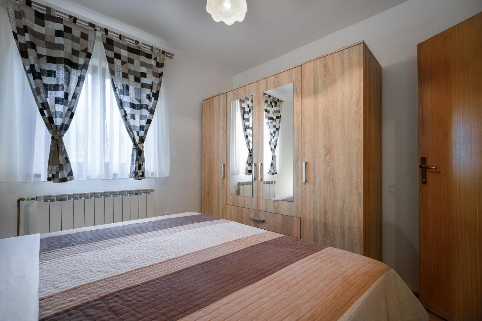 House Elena - Apartment-4 波利亚纳克 外观 照片