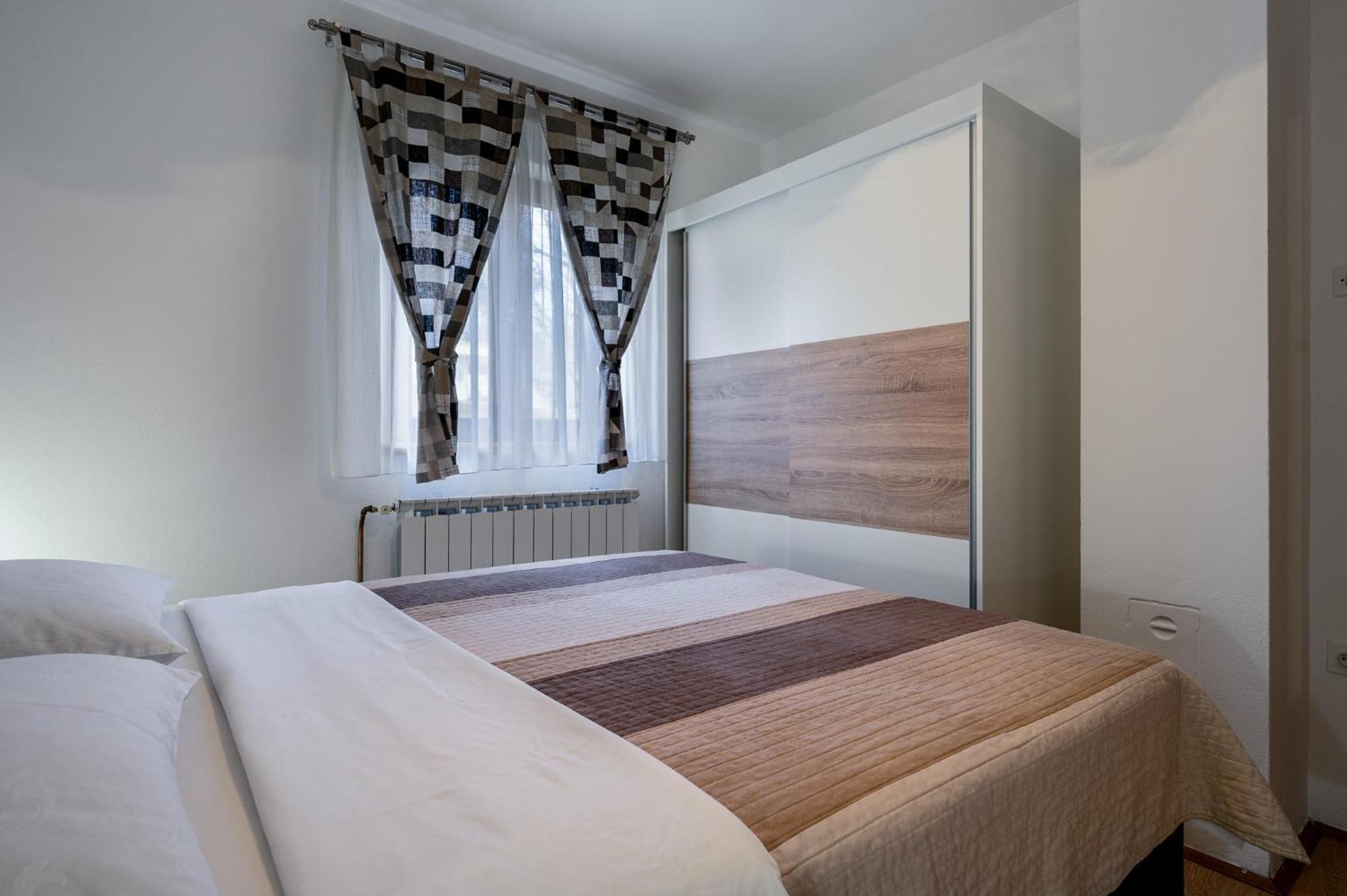 House Elena - Apartment-4 波利亚纳克 外观 照片